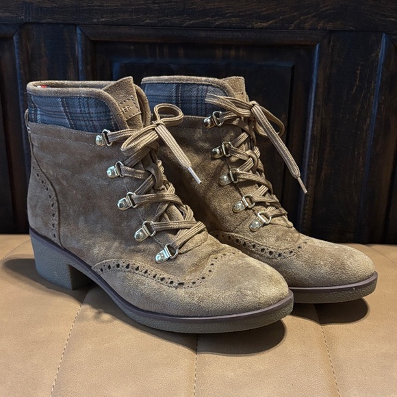 Tommy Hilfiger Shoes - Women's Tan Ankle Boots